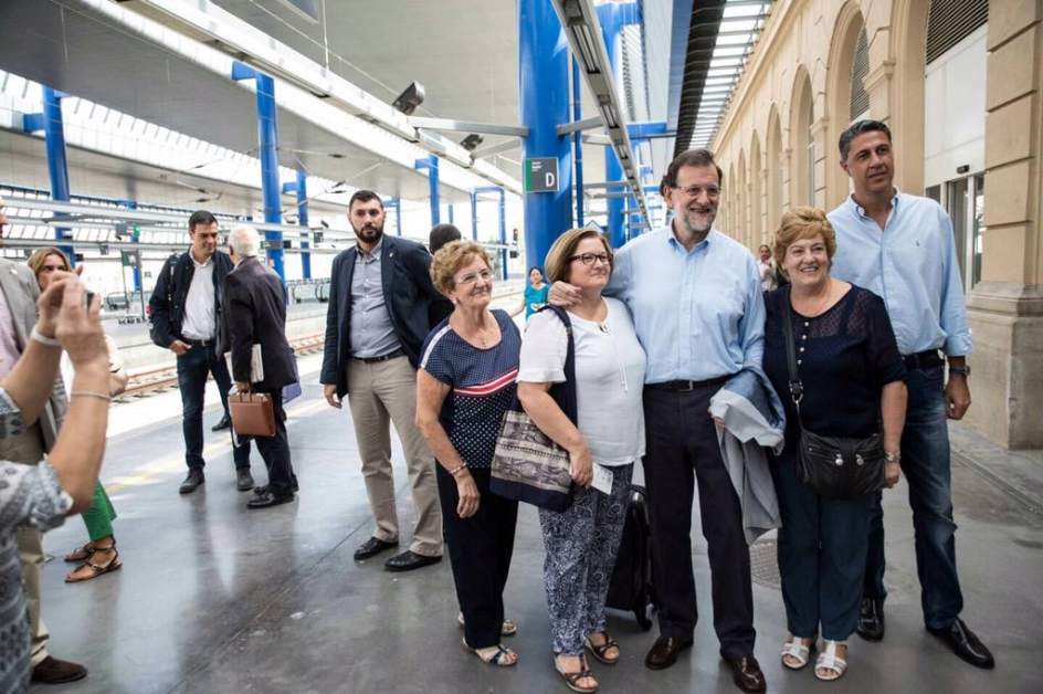 Mariano Rajoy eta, atzerago, Pedro Sanchez, Lleidara heldu berritan. / @MarianoRajoy