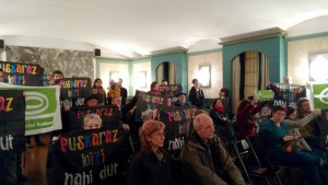 Lesaka UEMAtik atera eta bertako euskara plana bertan behera uzteko erabaki zuteneko osoko bilkuraren irudia (erran.eus).