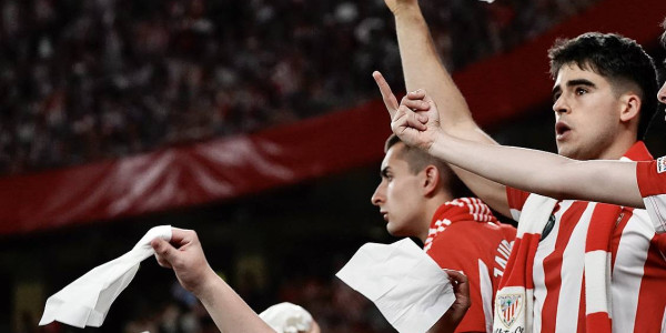 Futbol zelaietan entzuten diren garrasiak normalak al dira?