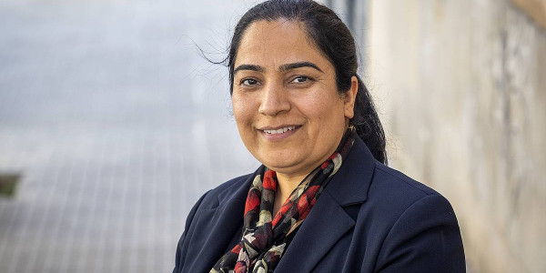 Malalai Joia: «Afganistango ahotsik gabeen ahotsa da nirea, traizioa baita mutu geratzea»