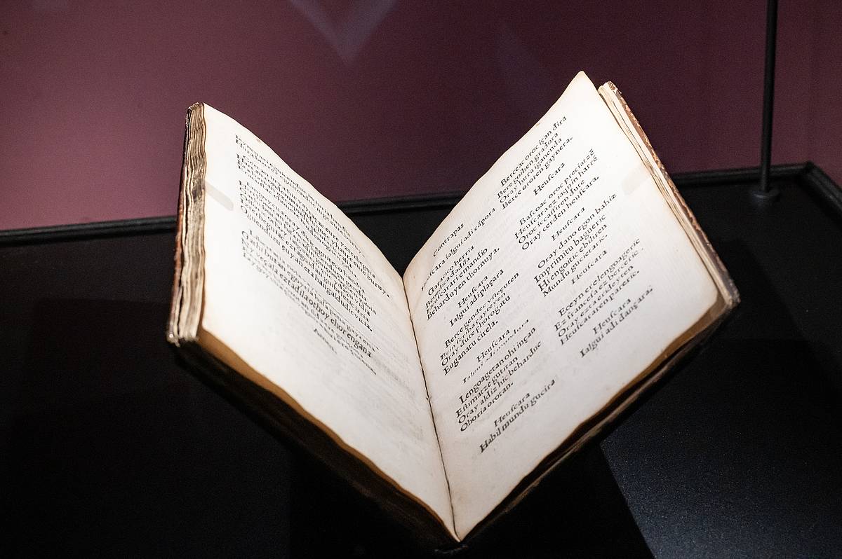 Artxibo kolonialak: kontrapasaren tenorea?