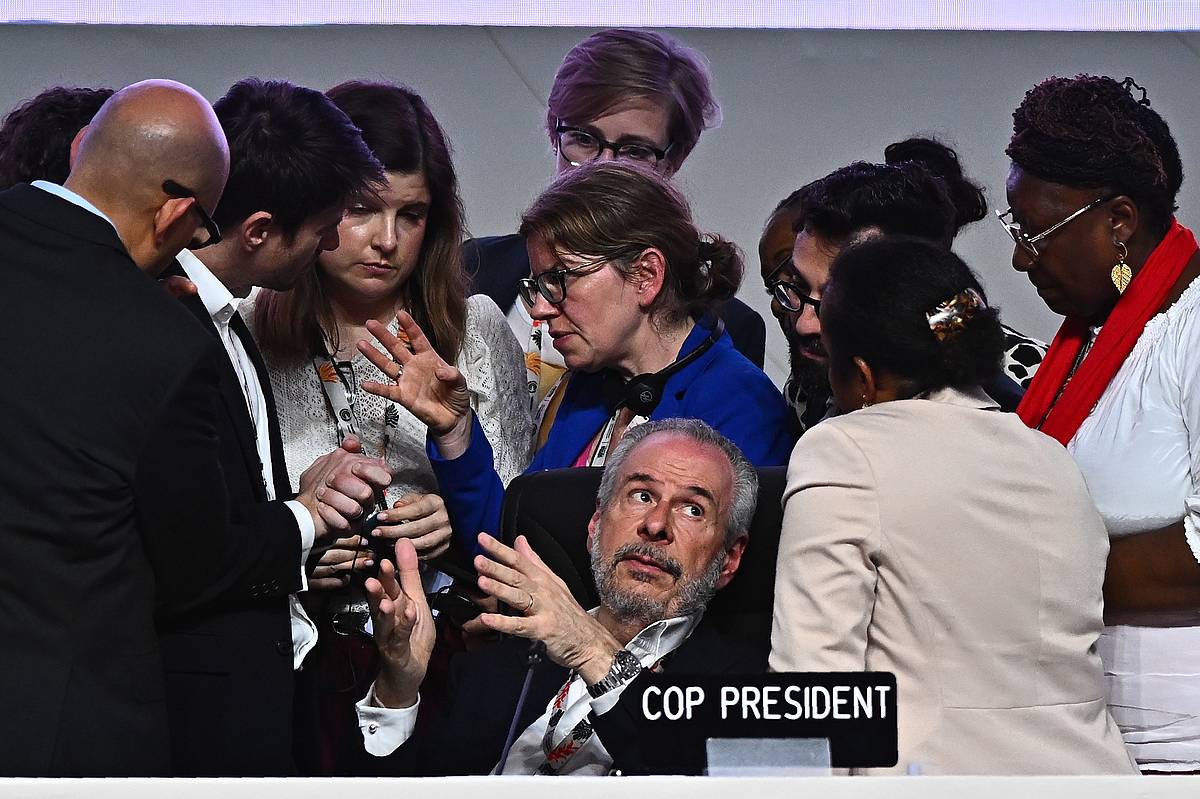 Parisko Ituna betetzeko leihoa, ixtear