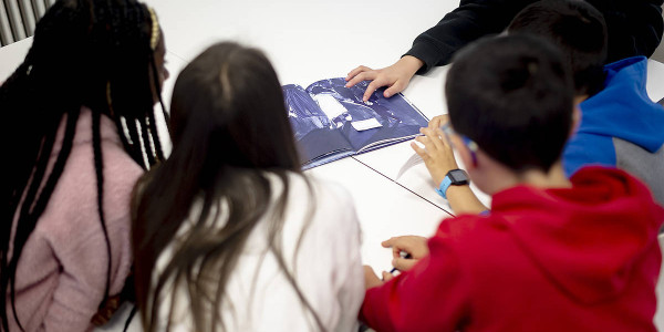 Ikastetxeen bat egiteak: kezkak ere sortzen dituen prozesua