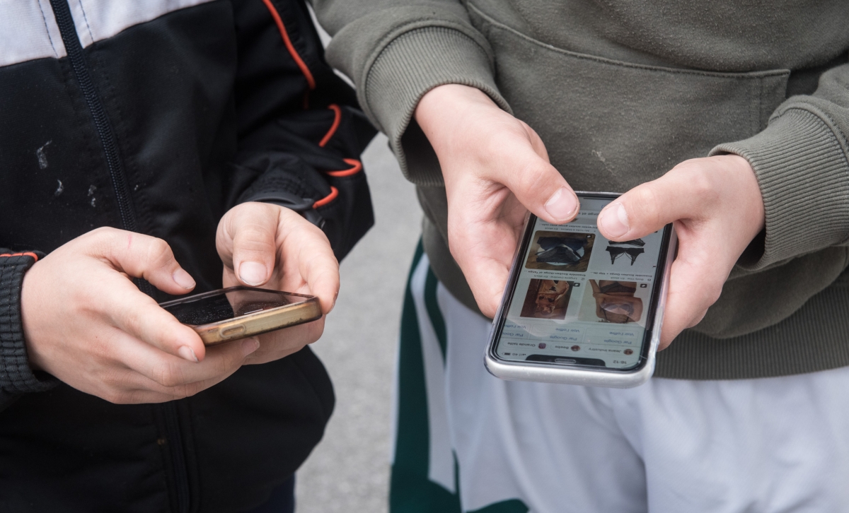 Hego Euskal Herrian sare sozialak erabiltzea debekatuko diete 16 urtetik beherakoei