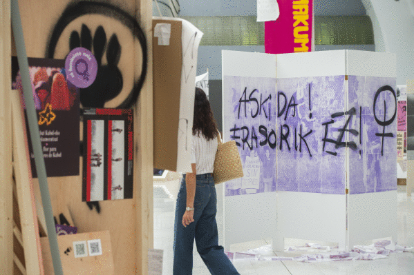 Inkesta baten arabera, 15 eta 17 urte arteko hiru neskatik bi beldur dira gauez bakarrik ibiltzeko