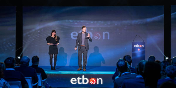 Haurrak euskarazko telebista katerik gabe utzi ditu ETBk