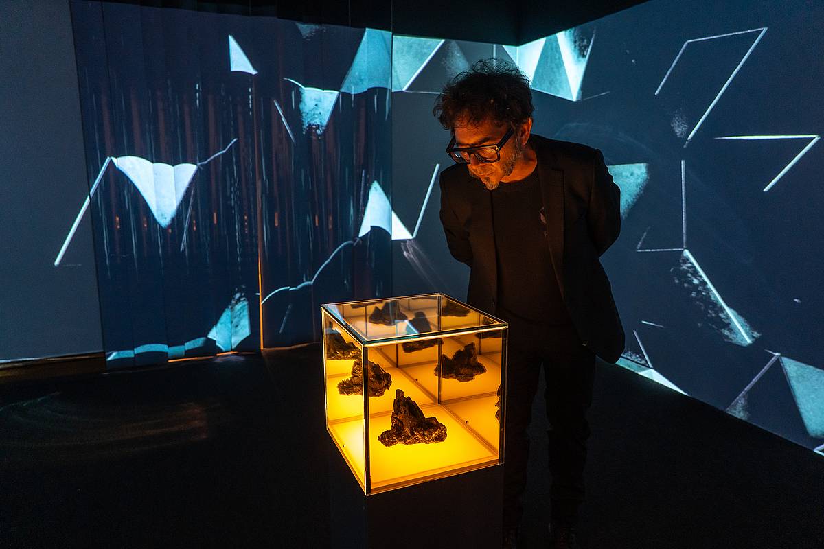 W74: Euskal Herrian aurkitutako elementu kimiko bakarra