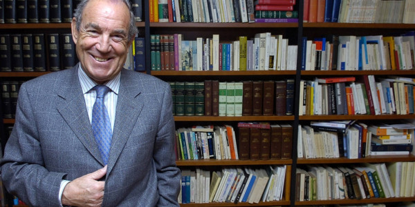 Carlos Garaikoetxea hil da, frankismo ondoko Jaurlaritzako lehen lehendakaria