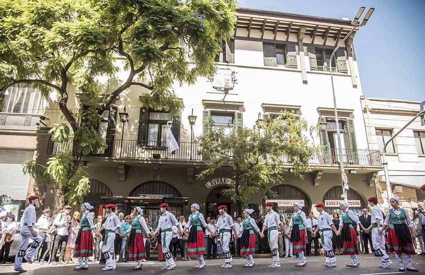 Orotara 202 euskal etxe ari dira munduan zehar euskara eta euskal kultura zabaltzen
