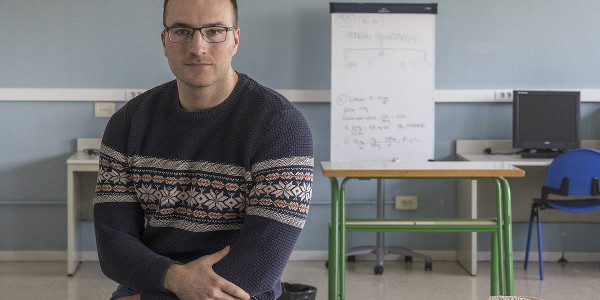 «Eskolan zenbat eta denbora gehiago eman pantailen aurrean, orduan eta emaitza kaskarragoak»