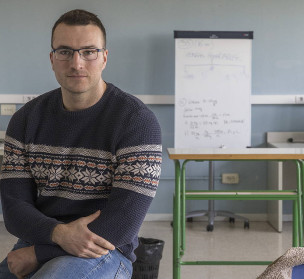 «Eskolan zenbat eta denbora gehiago eman pantailen aurrean, orduan eta emaitza kaskarragoak»