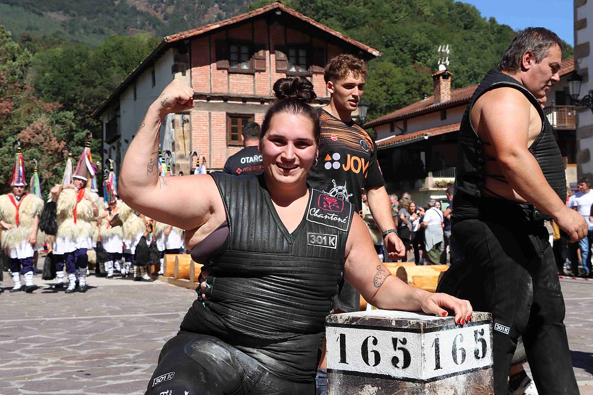 Estefania Etxebeste: «Harria ongi eraman nuen bizkar gainera, eta altxaldi garbia izan zen»