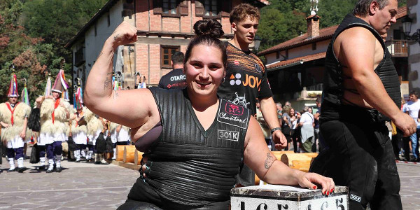Estefania Etxebeste: «Harria ongi eraman nuen bizkar gainera, eta altxaldi garbia izan zen»