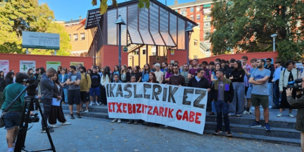 Eta etxegabetuen artean haurrak eta nerabeak daudenean, zer gertatzen da?