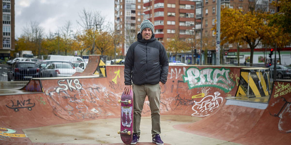 Adrian Martinez: «Skatean erori egin behar da ikasi ahal izateko»