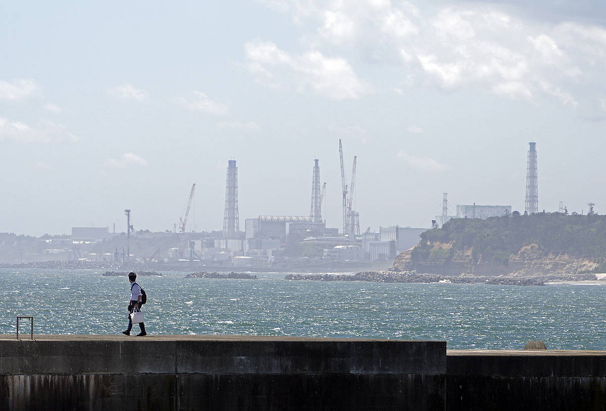 Fukushimako ur kutsatuak isurtzen hasi dira Ozeano Barera