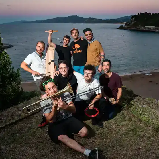 'Xiberoots'  eta 'Maloa Brothers'