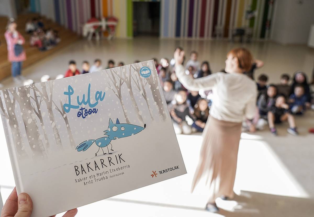 Lula otsoa: entzun lehenik, eta irakurri ondoren