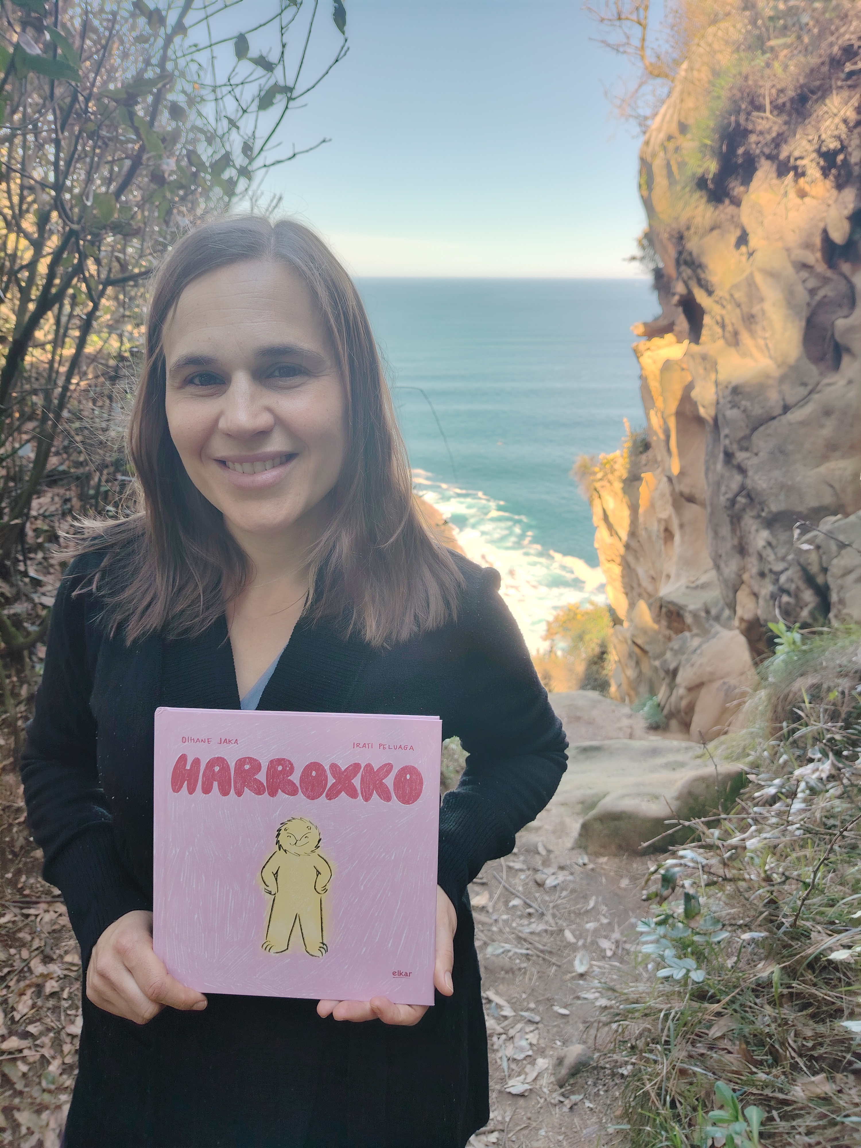Oihane Jaka, idazlea: «Kolore guztiak guztiontzat direla aldarrikatzen du liburuak»