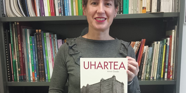 Amaia Mariezkurrena, itzultzailea: «Gure iritziak nondik elikatzen ditugun pentsarazteko liburu bat da»