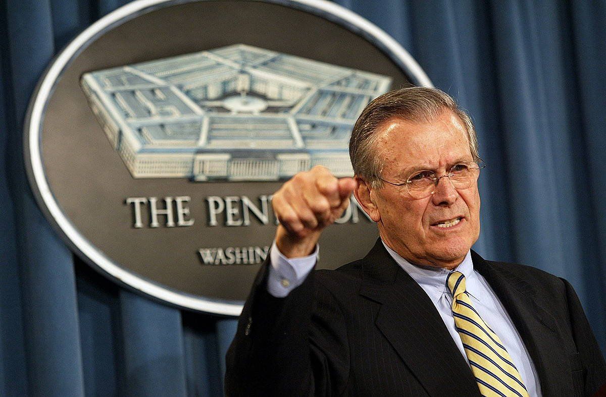 Donald Rumsfeld, 2004ko prentsaurreko batean. SHAWN THEW / EFE