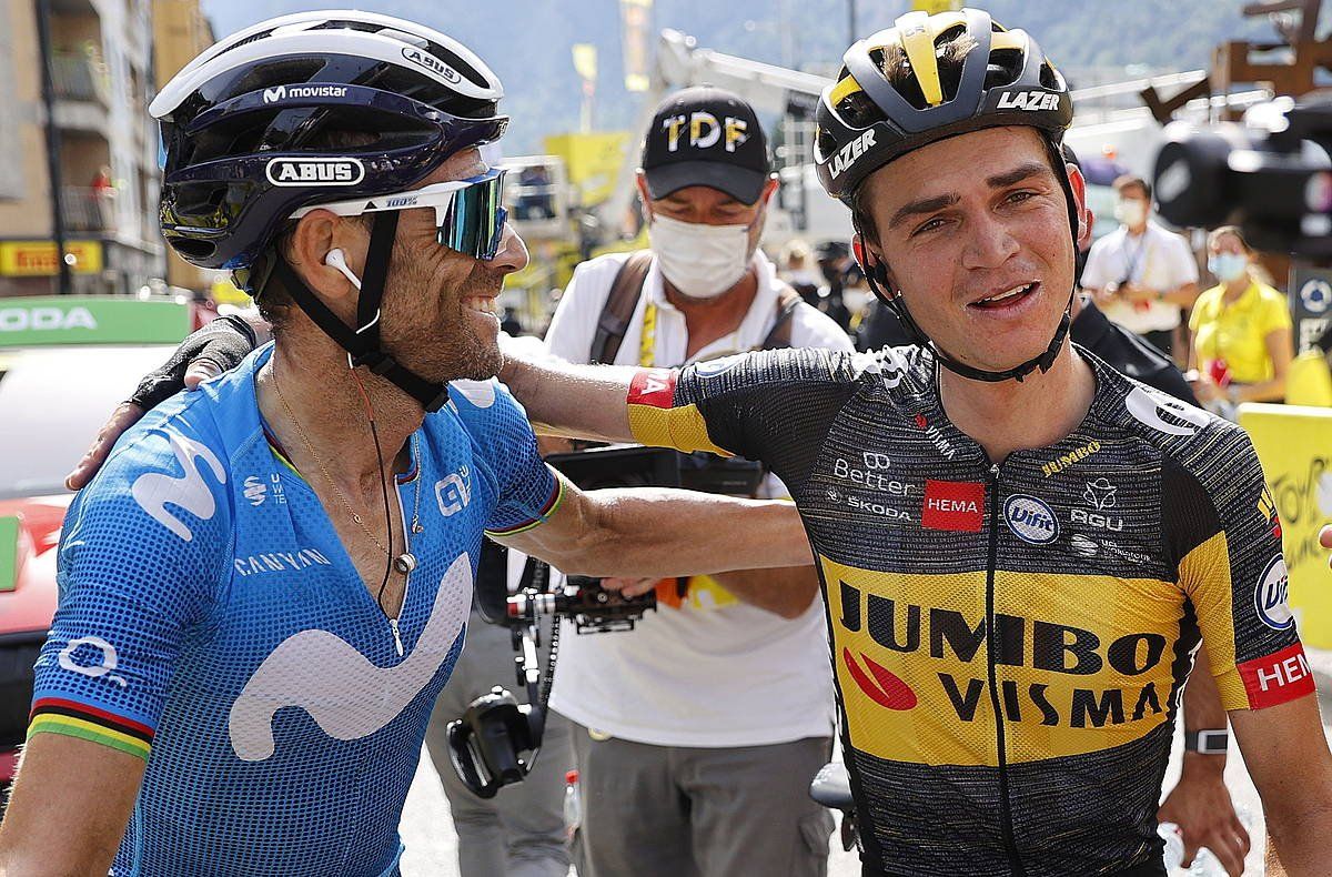 Valverde eta Kuss, Andorrako helmugan. Bien artean jokatu dute gaurko garaipena. THOMAS SAMSON / EFE