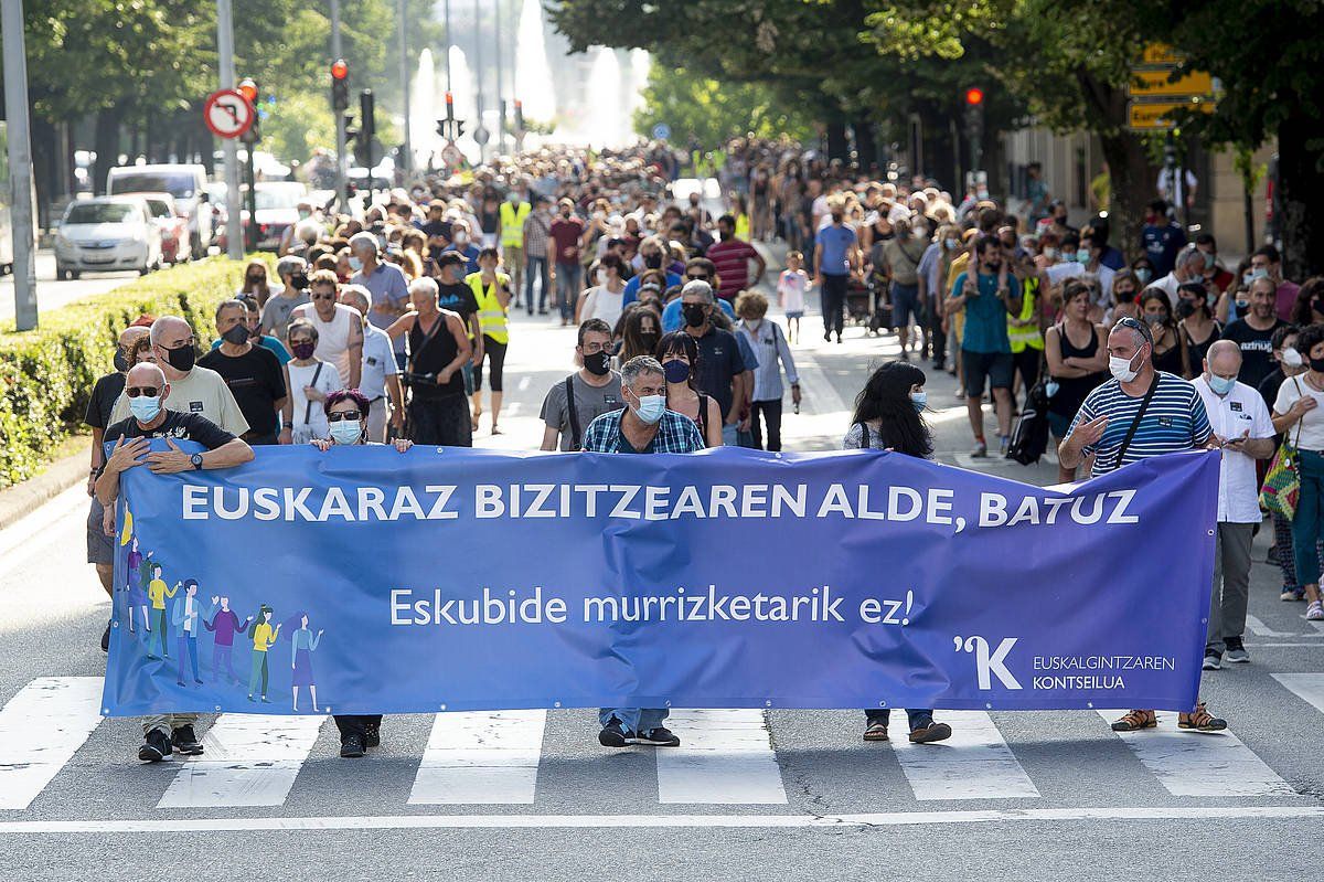 "Euskaraz bizitzearen alde, batuz. Eskubide murrizketarik ez!" Euskalgintzaren Kontseiluak deituriko manifestazioa, artxiboko irudia. IñIGO URIZ/ FOKU