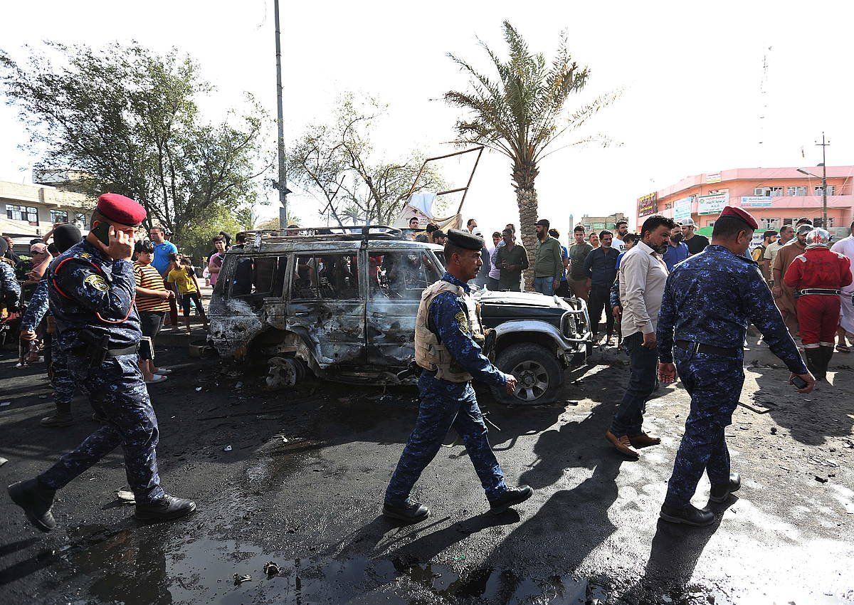 Joan den apirilean Bagdadeko Sadr City auzoan izandako atentatuaren osteko irudi bat. MURTAJA LATEEF / EFE