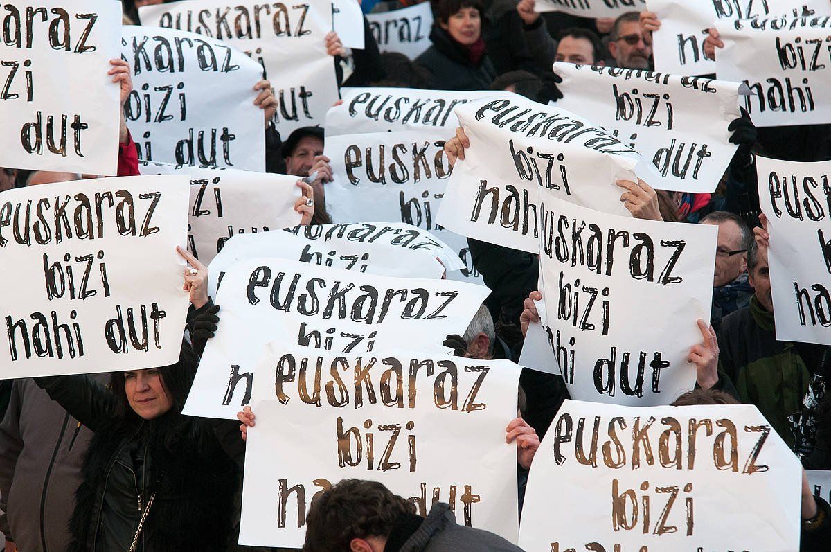 Euskaraz bizitzearen aldeko manifestazio bat Iruñean, artxiboko irudi batean. OIARTSO LOS ARCOS / FOKU