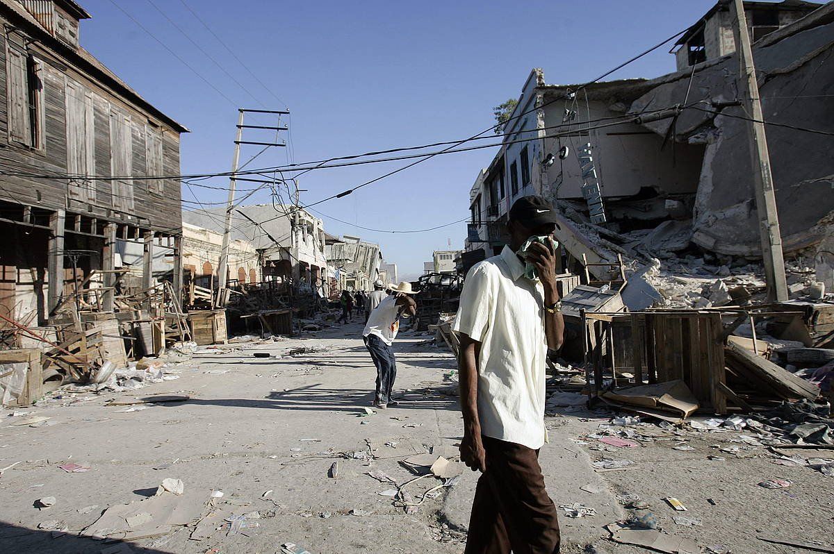 Port-au-Prince hiriburua suntsitu zuen duela 11 urte zazpi graduko beste lurrikara batek. ORLANDO BARRIA, EFE