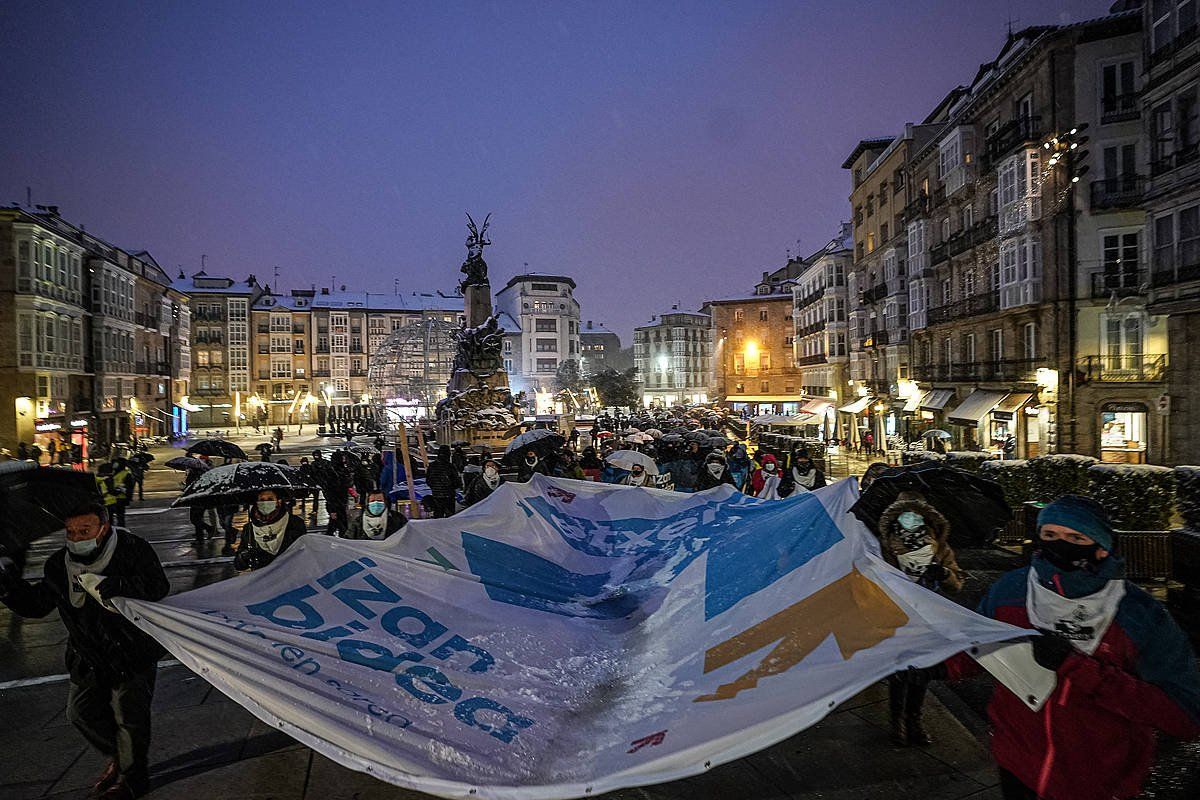 Sare Herritarrak urtarrilean Gasteizen antolaturiko manifestazioa euskal presoen eskubideen alde. ENDIKA PORTILLO / FOKU