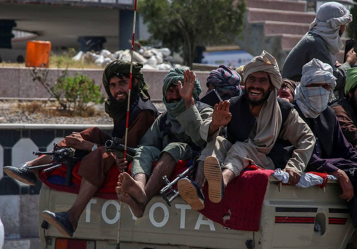 Talibanen patruila bat, atzo, Kandaharren. EFE