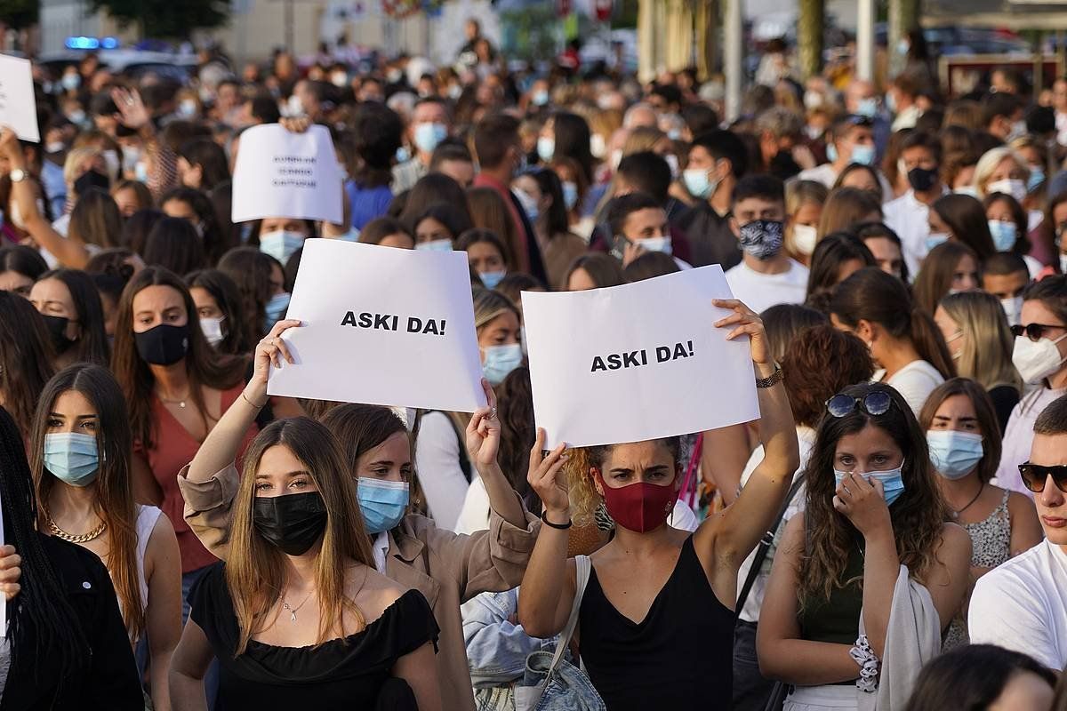 Sorginen Alabak talde feministak atzo deitutako elkarretaratzea. ARITZ LOIOLA/FOKU