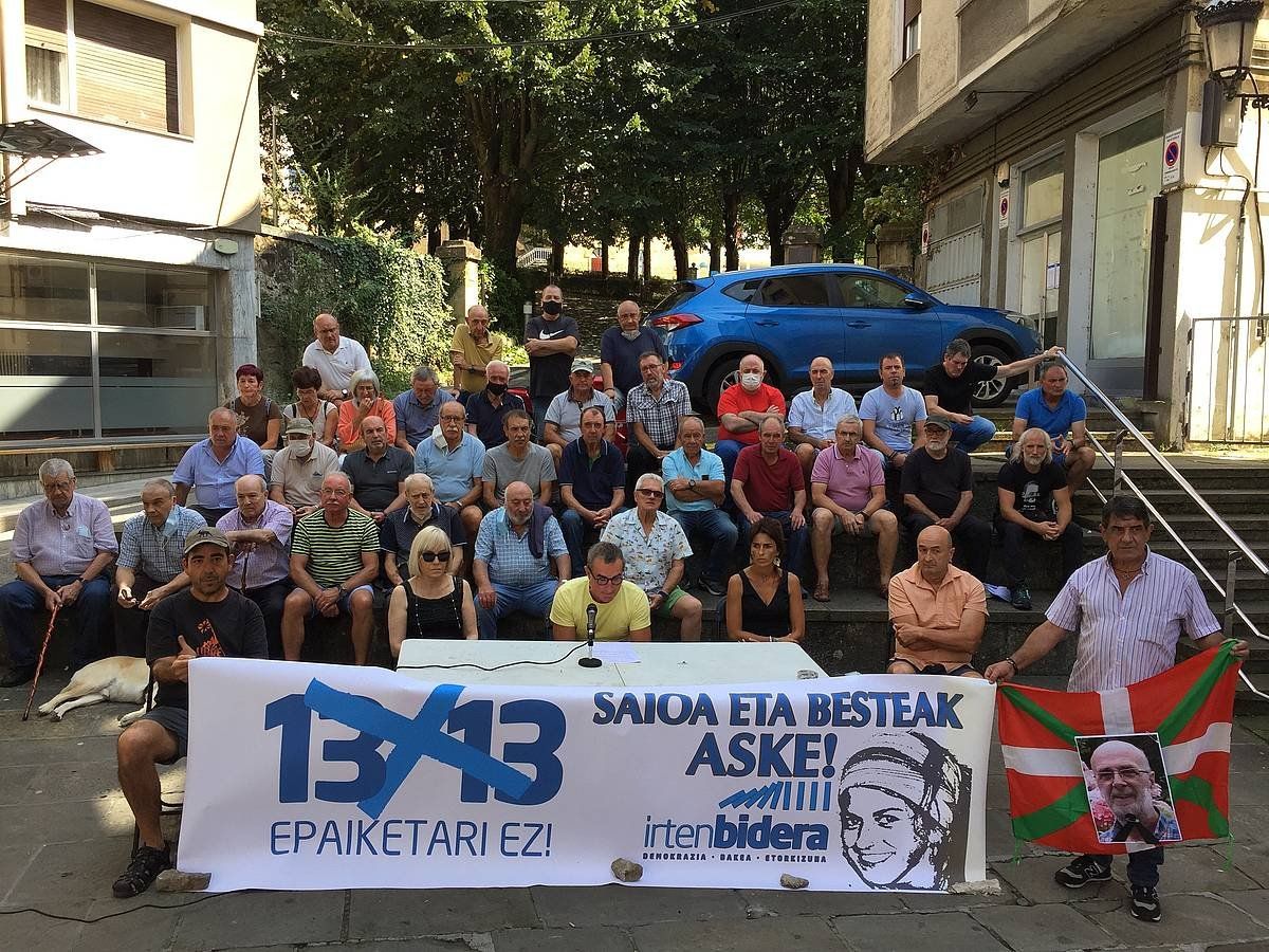 Torturak pairatuta herritarrek gaur Zornotzan egindako agerraldia. BERRIA