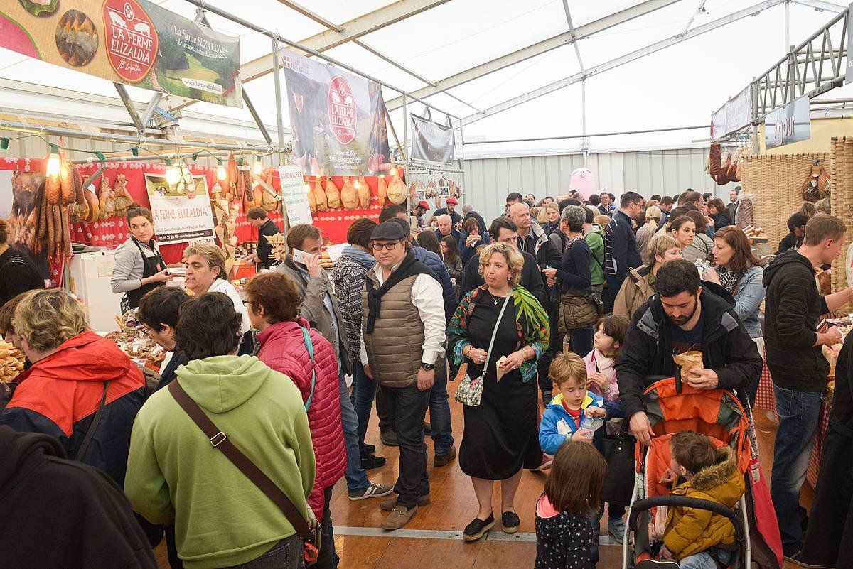 Baionako Xingarraren azoka, 2017an. ISABELLE MIQUELESTORENA