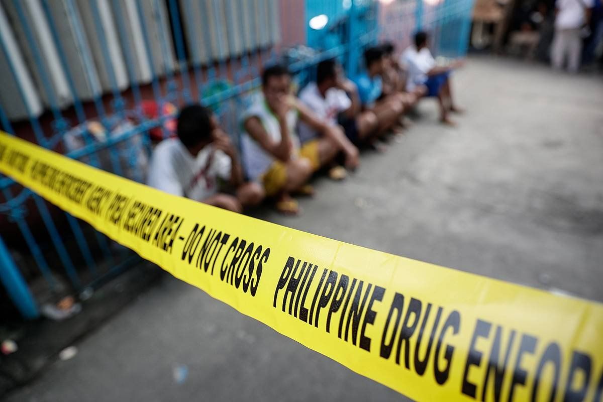 Narkotrafikoaren kontrako operazio bat, Filipinetako Valenzuela hirian. MARK CRISTINO / EFE
