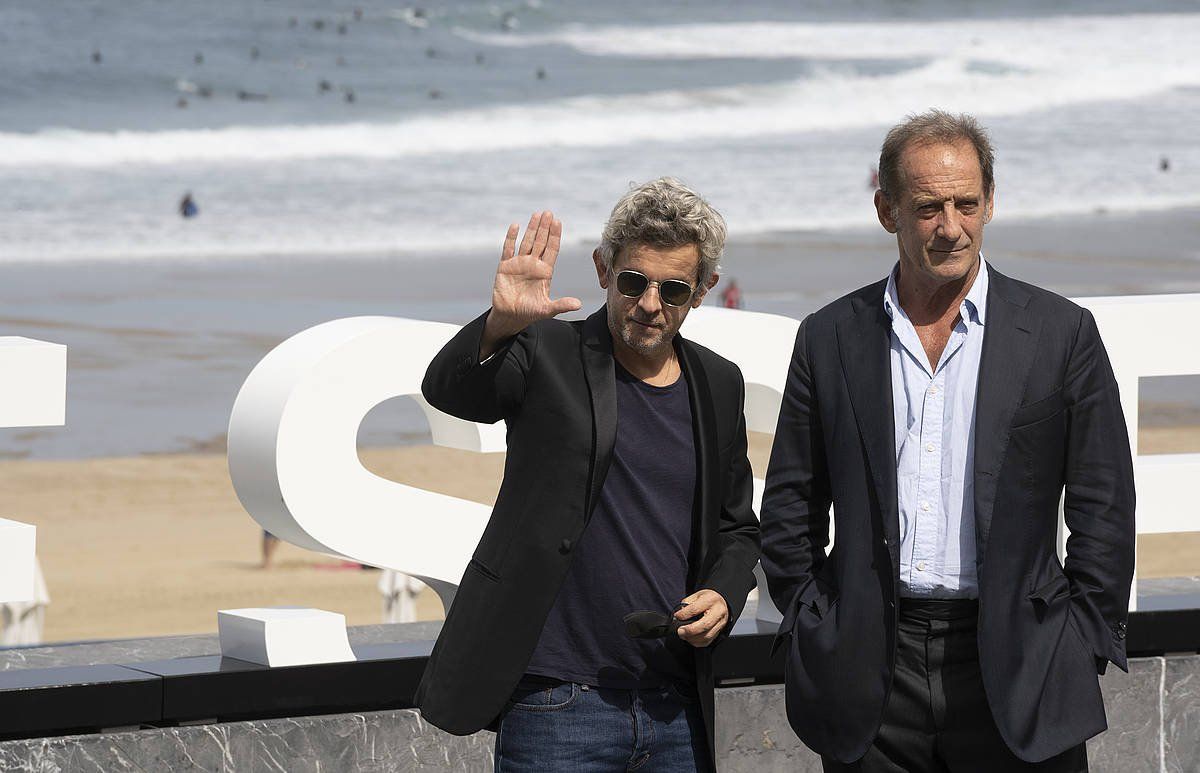 Thierry de Peretti zuzendaria eta Vincent Lindon aktorea, gaur, Donostian. JAGOBA MANTEROLA / FOKU