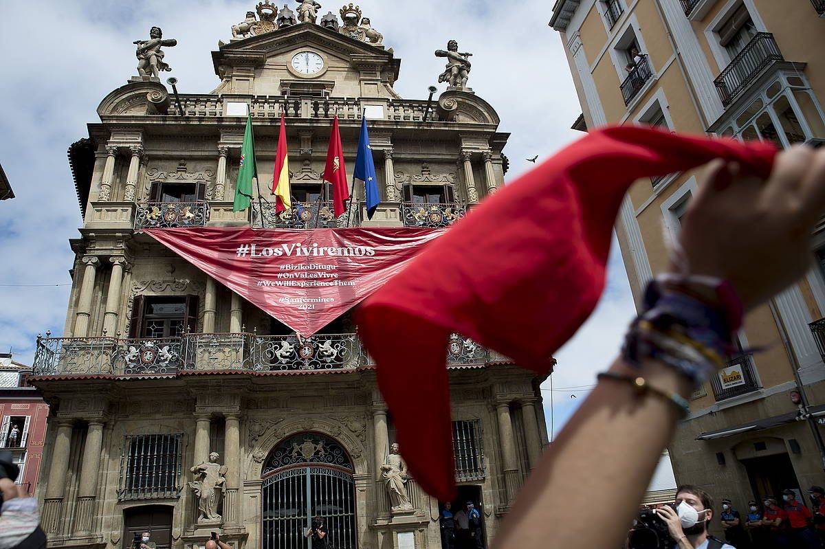 Iruñeko Udaletxe plaza, txupinazo egun batean. IñIGO URIZ, FOKU