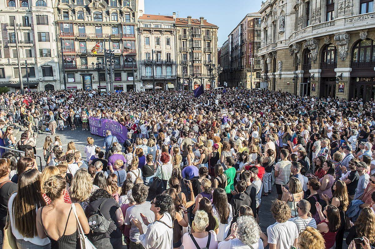 Abuztuan, Bilbon, talde bortxaketa batengatik protestatzeko eginiko bilkura. MARISOL RAMIREZ / FOKU