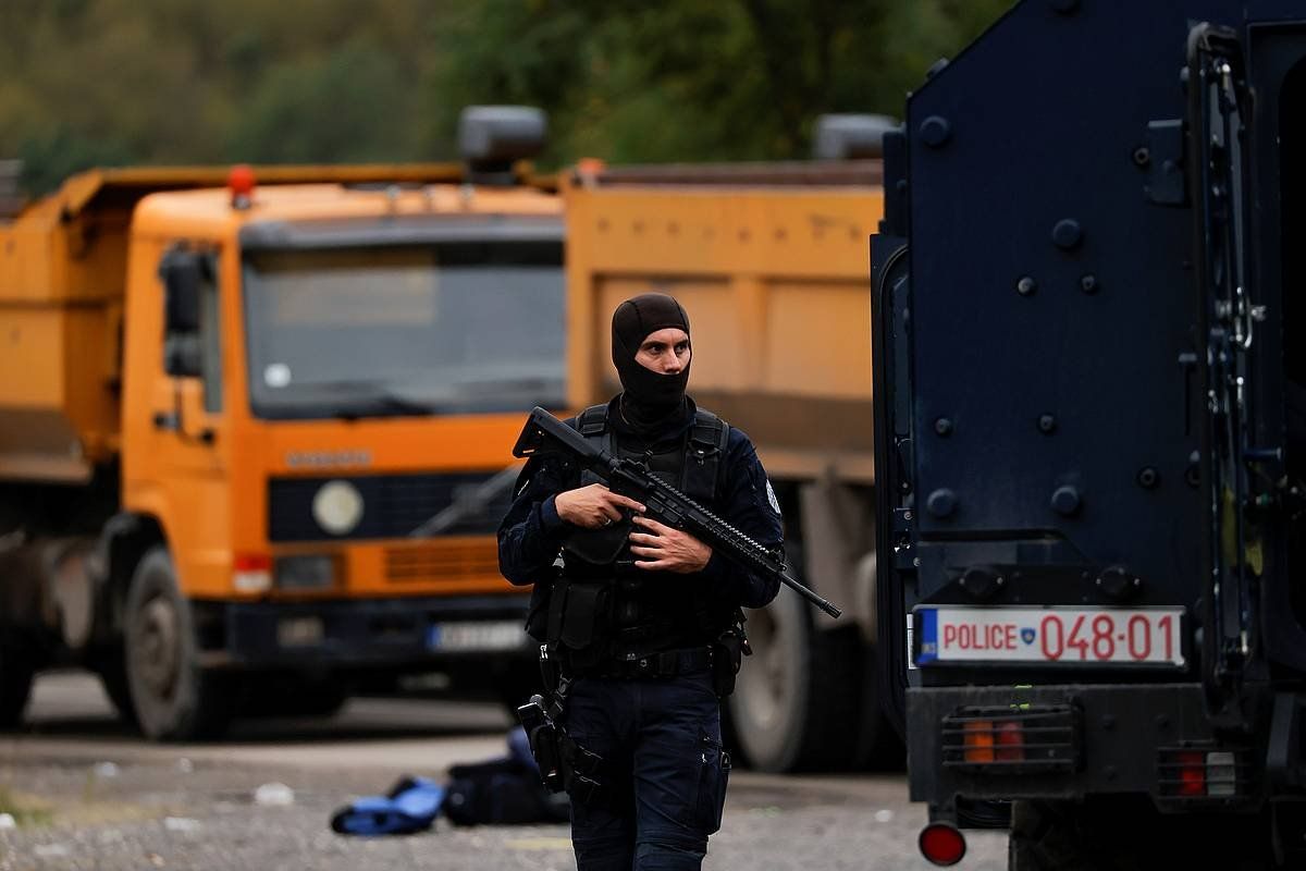 Kosovoko Polizia, Serbiarekiko muga zaintzen. VALDRIN XHEMAJ, EFE