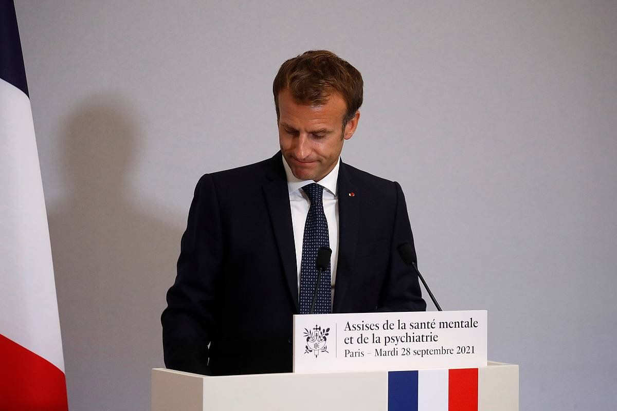 Emmanuel Macron Frantziako presidentea, osasun mentalaren jardunaldietan, atzo. GONZALO FUENTES / EFE