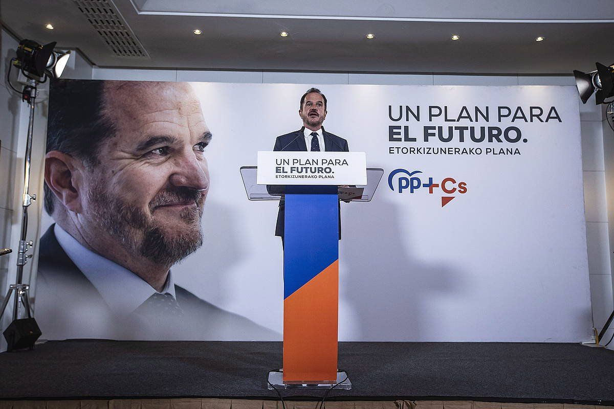 Carlos Iturgaitz EAEko PPko presidentea, iaz Eusko Legebiltzarreko hauteskunde gauan. ARITZ LOIOLA/ FOKU