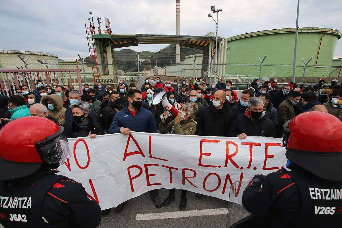 Petronorreko langileen protesta ekintza bat. OSKAR MATXIN / FOKU