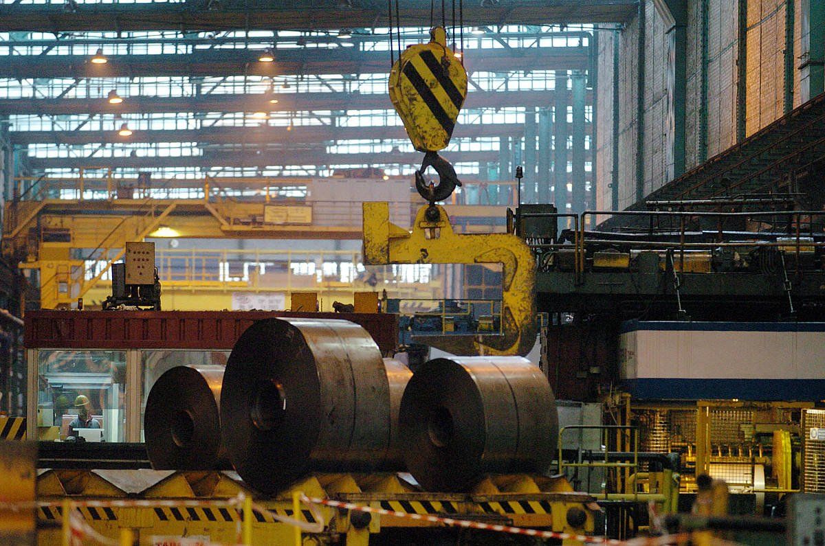 ArcelorMittalek Euskal Herrian duen lantegi bateko altzairutegi elektrikoa. JON HERNAEZ (FOKU)