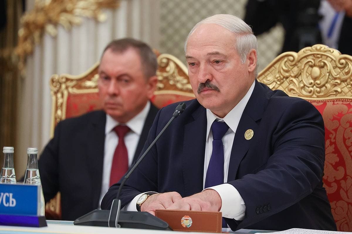 Alexandr Lukaxenko Bielorrusiako presidentea eta Atzerri ministro Vladimir Makei (ezkerrean), irailaren 16an. ERRUSIAKO ATZERRI MINISTERIOA