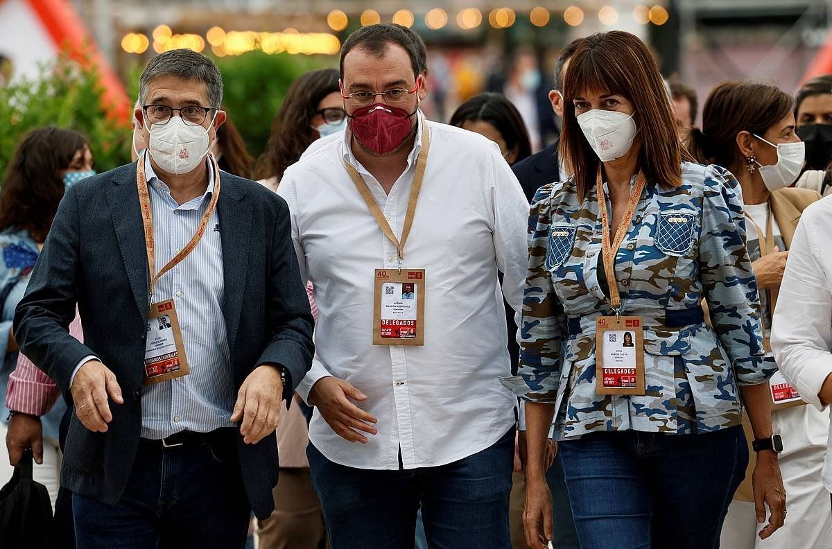 Patxi Lopez eta Idoia Mendia, Asturiasko presidente Adrian Borbonekin. BIEL ALIñO / EFE