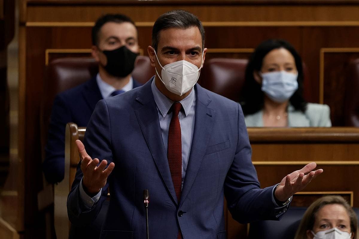 Pedro Sanchez Espainiako Gobernuko presidentea, gaur, Kongresuko saioan. EMILIO NARANJO/ EFE Pedro Sanchez Espainiako Gobernuko presidentea, gaur, Kongresuko saioan. EMILIO NARANJO/ EFE