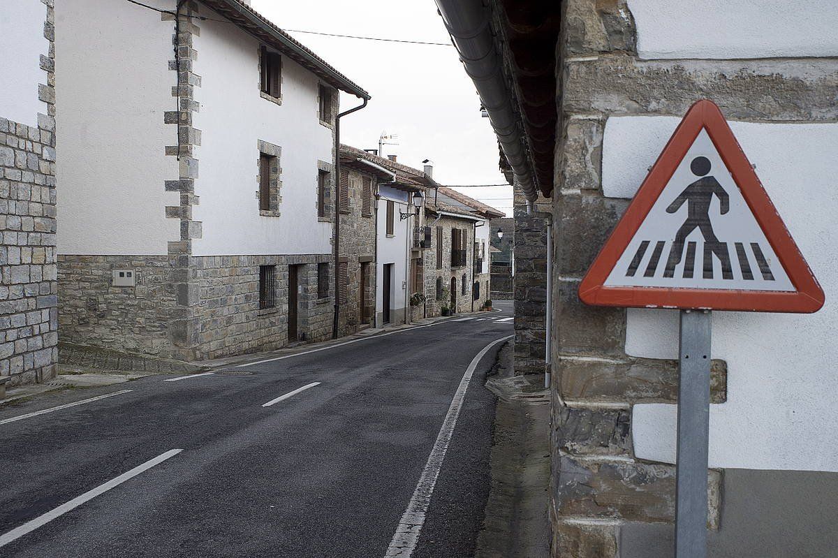 Banaketa berriaren helburuetako bat da lurralde kohesioa bultzatzea, despopulazioaren arazoa gero eta handiago baita. Adibidez, Pirinioetan. Irudian, Otsagabia. IñIGO URIZ / FOKU