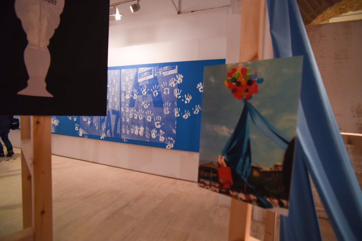 'Bide luzea eta malkarra' izeneko erakusketaren hormetako bat, Koldo Mitxelena Kulturenean, Donostian. GIPUZKOAKO FORU ALDUNDIA