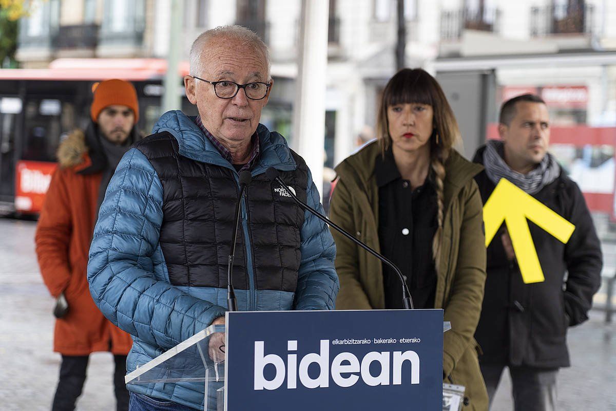 Bego Atxa eta Joseba Azkarraga manifestazioaren aurkezpenean, Bilbon. MONIKA DEL VALLE